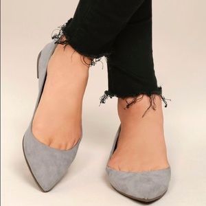Gray pointed flats